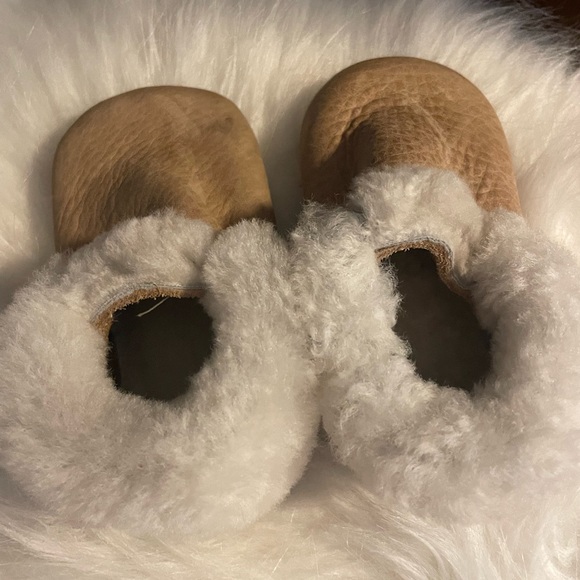 Freshly Picked Shearling Moccasins Size 4 - Picture 3 of 6